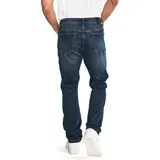 Jeans de denim azul con calce slim, diseño clásico de cinco bolsillos, cierre de cremallera y botón, y costuras en contraste.