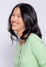 Cardigan verde agua de tejido de punto con tramado en forma de zigzag y botones nacarados. Es de manga larga y cuello a la base.