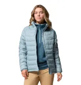 Chaqueta acolchada de cuello alto con cierre frontal, bolsillos laterales con cremallera y tecnología termorreflectante Omni-Heat. Diseño ligero con aislamiento sintético y acabado repelente al agua.