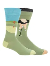 Par de medias de largo medio con diseño temático de golf. Una media presenta un paisaje de campo de golf con bandera, mientras que la otra muestra a un golfista en acción. Confeccionadas en tejido suave con puntera y talón en contraste.