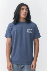 Remera de manga corta Quiksilver modelo Time Tested, color azul, con estampa en el pecho.