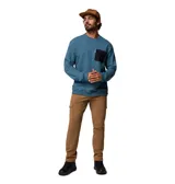 Pantalón cargo color marrón, de corte recto y ajuste cómodo, confeccionado en mezcla de algodón elástico. Cuenta con bolsillos laterales con solapa, bolsillos para las manos reforzados y trabillas en la cintura.