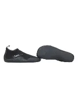 Zapatos de agua Xcel de color negro, diseñados para actividades acuáticas, con suela texturizada antideslizante y presilla trasera para facilitar el calce.