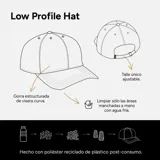 Gorra estructurada de corderoy color marrón con bordado frontal con el nombre "Martha". Ajustable, de visera curva y altura de corona baja.