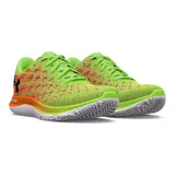 Championes de running Under Armour modelo Flow Velociti Wind, con tecnología de amortiguación Flow de una sola pieza y parte superior Warp para mayor sujeción y transpirabilidad. Diseño en colores verde neón y naranja con logo de la marca en negro.