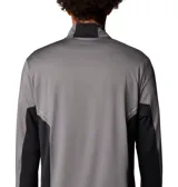 Remera de manga larga Columbia con tecnología Omni-Wick, diseño de media cremallera en el cuello, paneles laterales en contraste y aberturas para los pulgares en los puños.