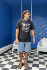 Bermuda de jean celeste, corte baggy, con cintura elástica y spandex.