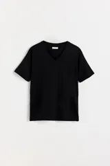 Pack de remeras negras de algodón con cuello en V, marca Carouomo.