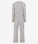 Pijama largo de 2 piezas, compuesto por una blusa de manga larga con escote en V y un pantalón de corte recto, confeccionados en tejido efecto piel de durazno con estampa de rayas y ribetes contrastantes en cuello, puños y ruedo.