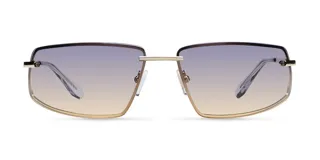 Lentes de sol rectangulares con montura metálica plateada y lentes con degradado de azul a beige. Presentan un diseño envolvente con patillas de acetato.