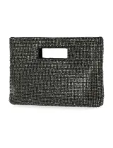 Cartera de fiesta Jessica McClintock cubierta de strass plateados, con asa de mano y asa de cadena metálica removible. Incluye bolsillo interior y cierre con botón imantado.