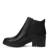 Bota de caña baja marca Bottero, confeccionada en cuero color marrón, con cierre lateral y suela de goma con taco cuadrado.