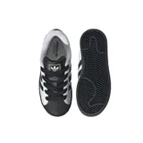 Championes Adidas Superstar II, diseño clásico con exterior de cuero blanco, tres tiras laterales negras, puntera de goma reforzada y suela de goma negra.