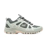 Championes deportivos Skechers modelo Arch Fit Hillcrest, diseñados para actividades al aire libre y trekking. Presentan una combinación de malla y paneles de cuero en tonos gris y verde claro, con detalles en rosado. Incluyen tecnología Arch Fit en la plantilla para soporte del arco y suela de goma resistente.
