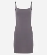 Vestido corto de la marca Blue Steel, color gris, de corte ajustado al cuerpo, con escote recto y breteles finos.