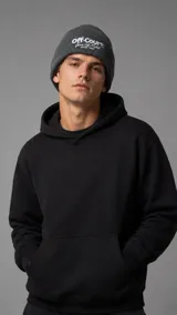 Gorro de lana gris oscuro con bordado frontal en color blanco con la inscripción "Off-Court".