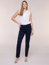 Pantalón modelador azul marino de corte entallado y silueta recta, con cintura ancha de soporte y nervadura central vertical. Confeccionado en tejido con alta elasticidad.