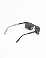 Lentes de sol con montura rectangular de metal color negro y cristales polarizados con protección UV400.