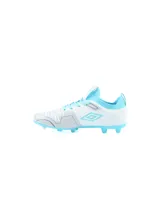 Championes de fútbol Umbro Flash HG, color blanco con detalles en celeste y gris.