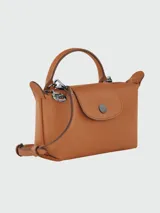 Mini bolso de mano Longchamp modelo Le Pliage Xtra XS Pouch, color cuero (marrón claro), con asas cortas y cierre de botón a presión.