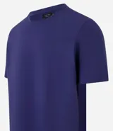 Remera de corte slim con textura acanalada, cuello redondo y mangas cortas. Confeccionada en tejido de algodón, presenta un diseño básico y versátil.