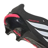 Championes de fútbol Adidas Predator League FG, color negro con detalles en blanco y rojo. Presentan un diseño con lengüeta plegable y las icónicas tres tiras de la marca en el lateral.