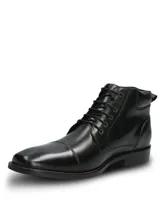 Bota de vestir tipo botineta en cuero negro, con cordones, puntera reforzada y suela de goma con costura decorativa.