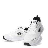 Championes urbanos Umbro modelo Dash, color blanco con detalles en negro. Presentan un diseño moderno con entresuela voluminosa para mayor amortiguación y suela de goma resistente. Incluyen el logo de la marca en el lateral y la lengüeta.