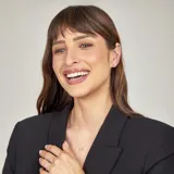 Conjunto de collar y aros tipo punto de luz, confeccionado en plata 925 con engaste de circonia central.