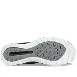 Championes Saucony Aura TR negros con detalles en blanco y gris, ideales para trail running.