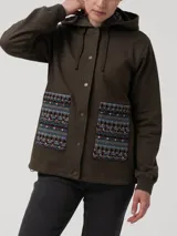 Buzo tipo campera de algodón orgánico color verde militar, con cierre frontal de botones a presión, capucha forrada con estampado étnico y bolsillos frontales con detalles de tejido aguayo multicolor.
