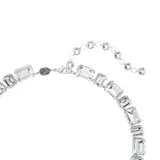 Collar de Swarovski de la línea Millenia, bañado en rodio, con cristales transparentes de talla octogonal que alternan posiciones horizontales y verticales.
