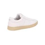 Zapatilla urbana de cuero blanco con cordones y suela color caramelo.