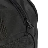 Bolso deportivo Adidas modelo Tra Def Duf S, color negro con el logo de la marca en blanco. Cuenta con asas de mano, correa ajustable para el hombro y múltiples bolsillos con cierre.