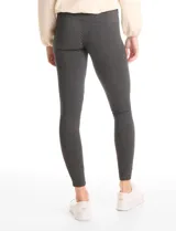 Legging de tiro alto confeccionada en algodón elástico con cintura ancha modeladora. Presenta un calce ajustado y tejido opaco de tacto natural.