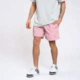 Short de baño Umbro color azul marino, confeccionado en nylon con acabado ligeramente arrugado. Presenta cintura elástica con cordón interno y logo de la marca bordado en el ruedo.