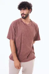 Remera de manga corta y cuello redondo con efecto de lavado gastado, confeccionada en algodón.