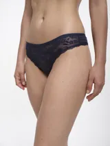 Colaless de encaje floral color rosa pálido.