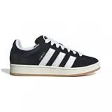 Championes adidas Campus 00s de estilo urbano, confeccionados en gamuza negra con las icónicas tres tiras laterales en blanco. Presentan cordones blancos, suela de goma color crema y un diseño inspirado en la estética de los años 2000.