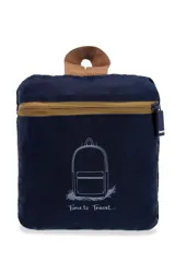 Mochila azul marino de tela lisa, plegable, con cierre de cremallera y bolsillo frontal con cierre.