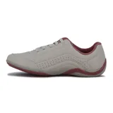 Zapatillas deportivas Kolosh color gris claro con detalles en rosa y suela color borgoña. Presentan cordones grises y perforaciones decorativas en los laterales.