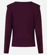 Blusa color borgoña de crepé, con cuello redondo, detalle de recorte en la sisa y manga larga.