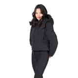 Campera multifunción modular color negro, con diseño matelaseado y capucha desmontable. Su sistema de cierres permite transformarla en cuatro versiones: campera larga, campera corta, chaleco largo y chaleco corto.