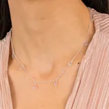Collar de plata 925 con cadena de 40 cm más 5 cm de extensión y dijes de cuarzo rosado en forma de gota.