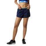 Short de running New Balance con estampado abstracto en tonos azul y negro. Cuenta con tecnología NB DRY de secado rápido, calzoncillo interior con bolsillo, cintura con cordón ajustable y dobladillo festoneado.