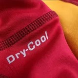 Calza larga deportiva Topper Cuts II, color bordó con paneles laterales en amarillo.