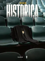Remera negra de corte oversize con cuello redondo y mangas cortas. Presenta un logo 3D de la AUF en el centro del pecho y un estampado de alta calidad en la espalda.