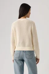 Sweater de punto crochet color beige, de cuello redondo y mangas largas, con patrón de tejido en relieve en forma de V en el frente.