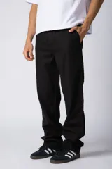 Pantalon de corte recto y holgado, confeccionado en mezcla de lino y algodón. Presenta cintura elastizada con cordón interno para ajuste y bolsillos laterales amplios.