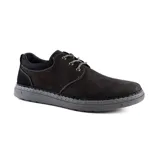 Zapato casual de cuero color negro con cordones grises y suela gris.